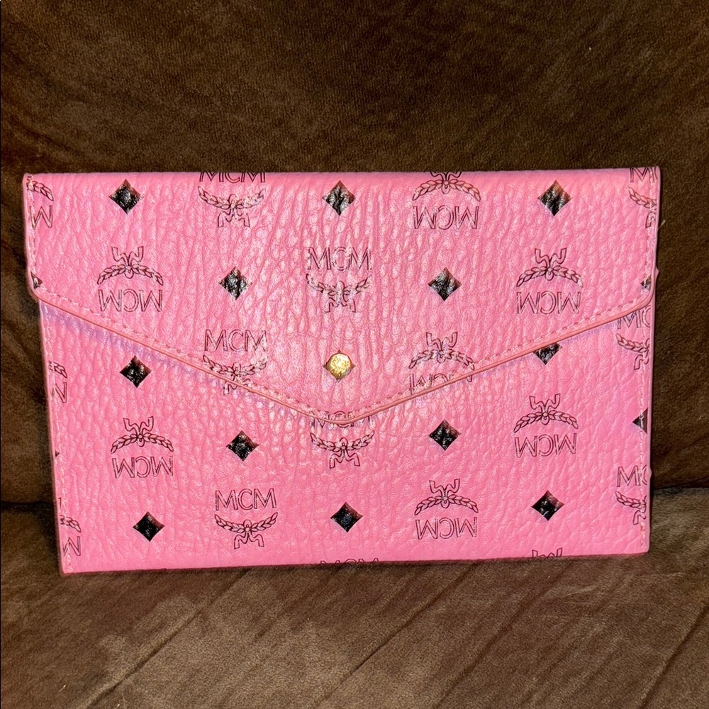 NWOT-MCM Pink Envelope Clutch VIP